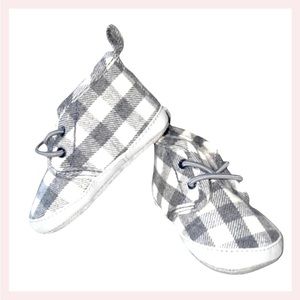 CARTER'S FAUX FUR LINED BABY SHOES - SIZE 0-3 MONTHS / NEWBORN